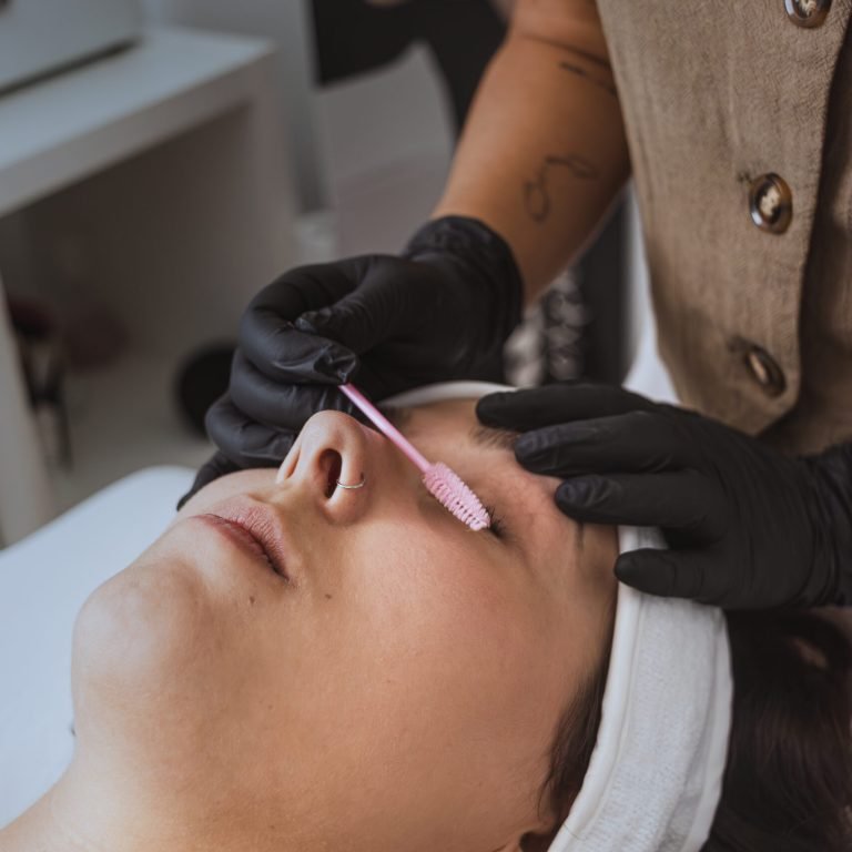 Lifting de pestañas y extensiones pelo a pelo para realzar la mirada en MCARMEN