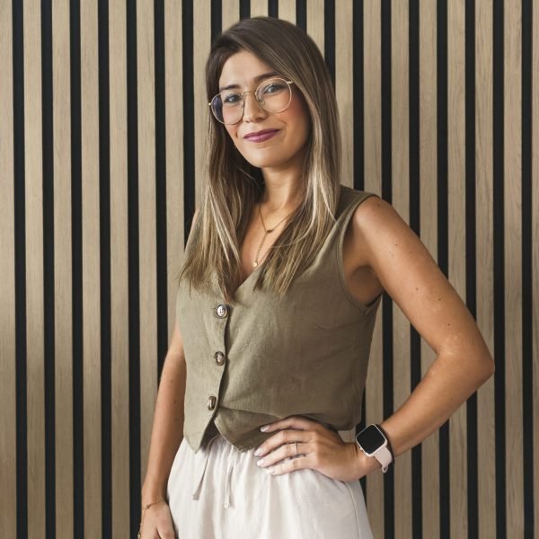 Marta Urbano – manicura, pedicura y aparatología Marta Urbano especialista en manicura, pedicura y tratamientos con aparatología en MCARMEN